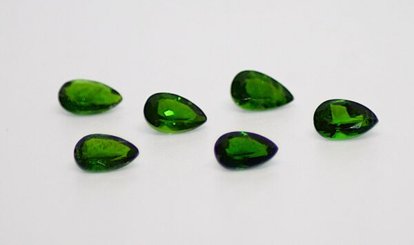 Chrome Diopside Vivid Green Loose Gemstones – 6 Pieces 5.18 Carats - Image 2