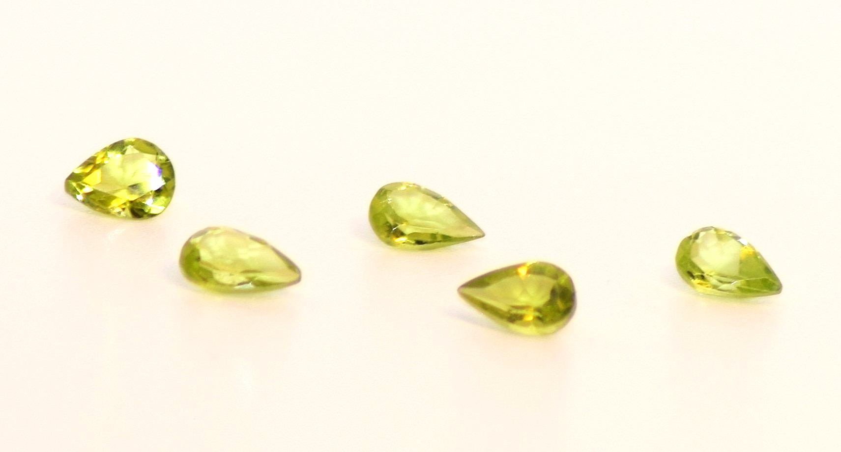 Garnet & Peridot Fusion Gem Set – 7 Pieces, 6.2 Carats - Image 2