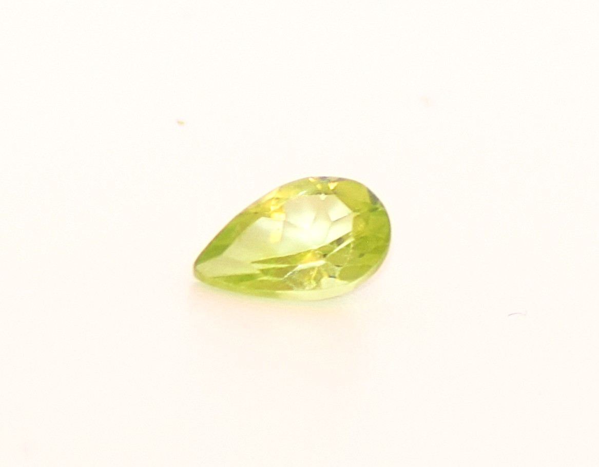 Peridot & Ruby, Vibrant Gemstone Set  – 10 Pieces, 9.2 Carats - Image 5
