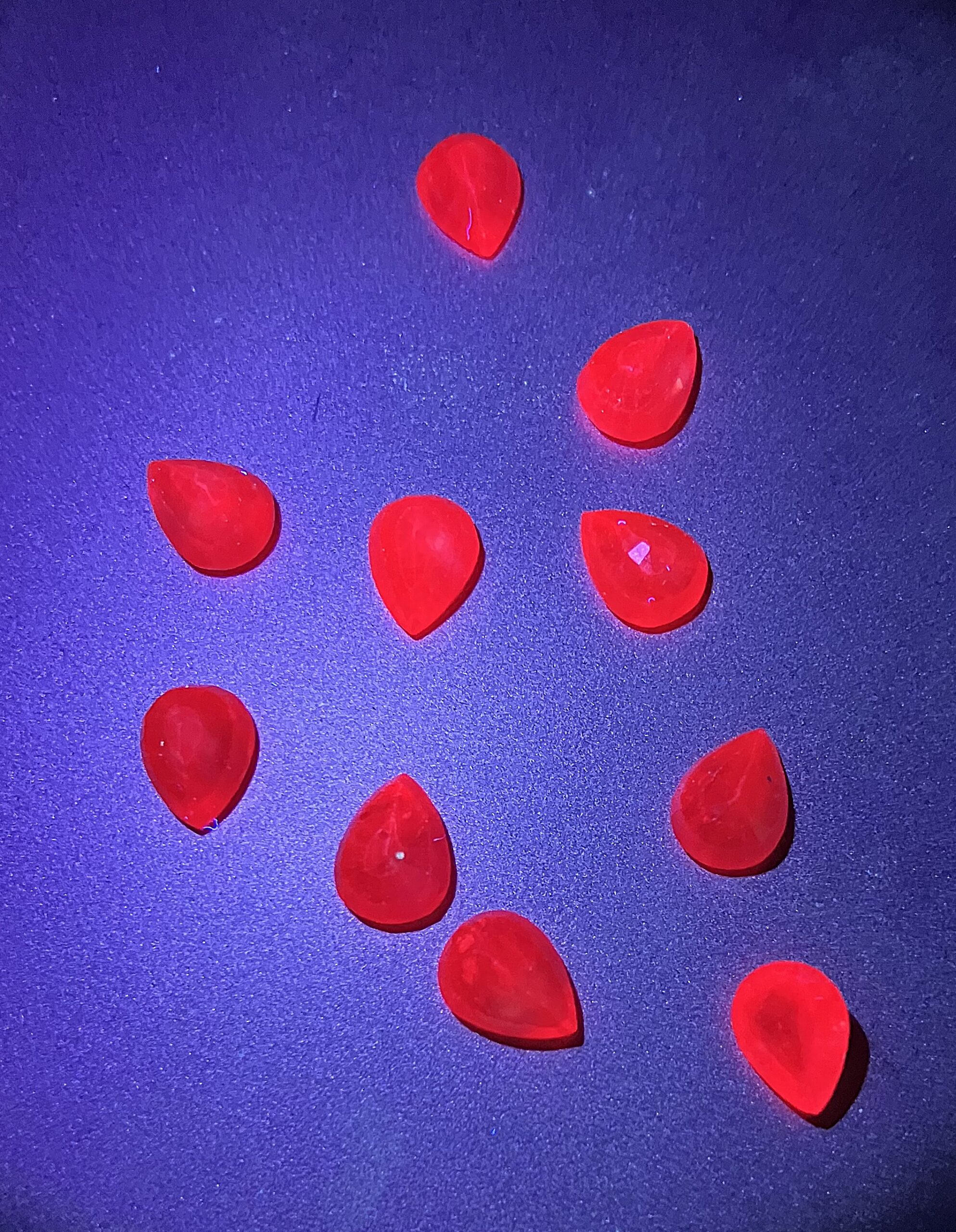 Rubies, UV Active Drop Gemstones Box Set – 10 Pieces, 16.6 Carats - Image 6