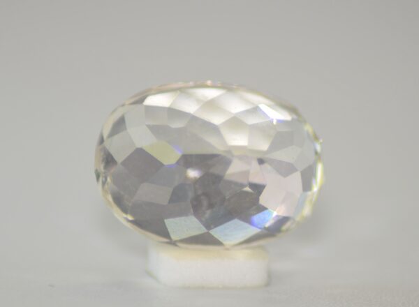 Topaz, Very Light Yellow Oval Cut UV-Active Gemstone – 9.03 Carats - Image 2