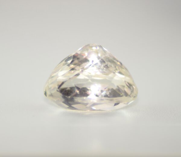 Topaz, Very Light Yellow Oval Cut UV-Active Gemstone – 9.03 Carats - Image 3