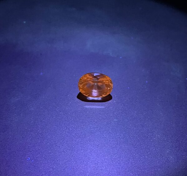 Topaz, Very Light Yellow Oval Cut UV-Active Gemstone – 9.03 Carats - Image 6