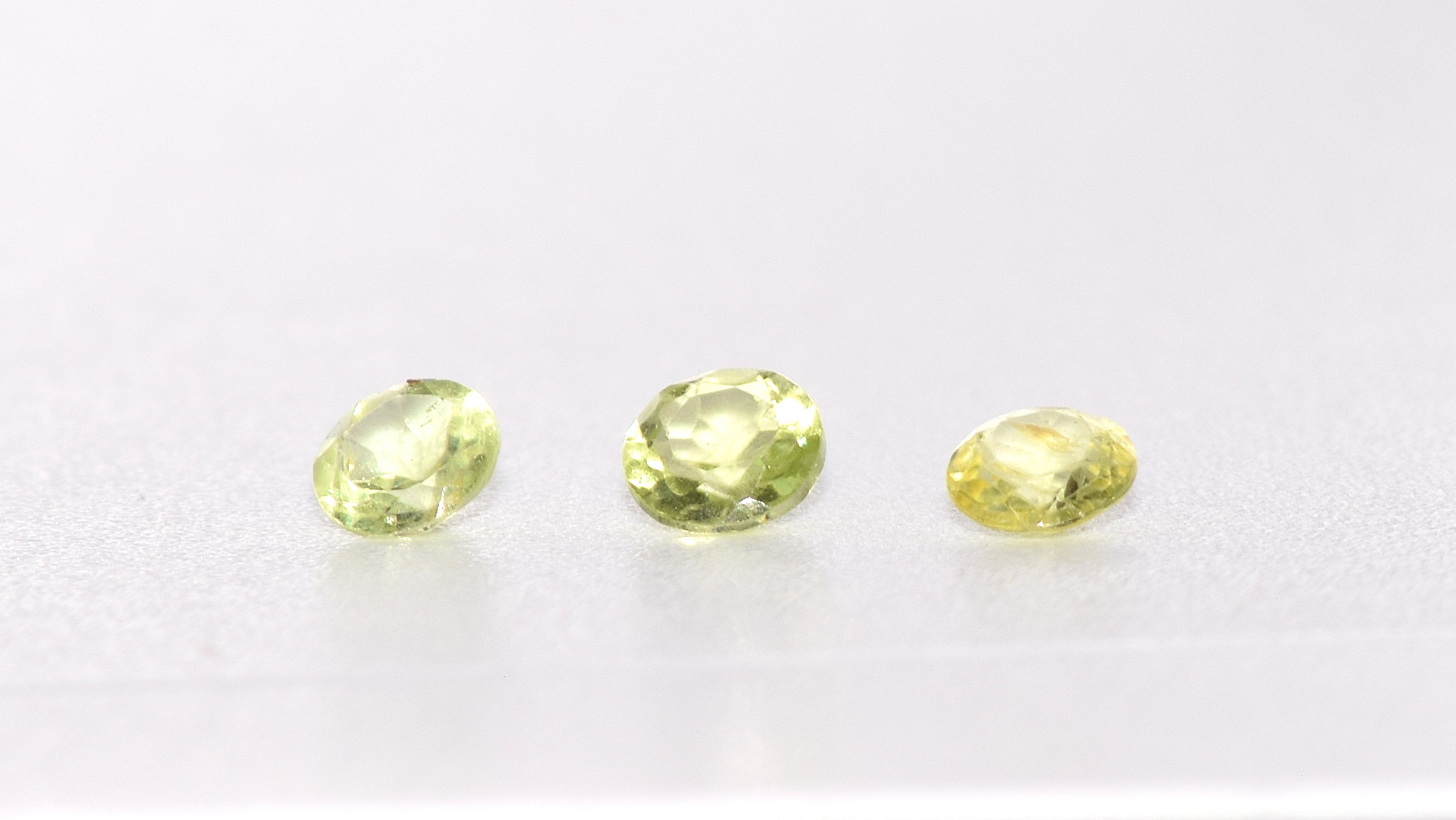 Peridot, Radiant Green Gem Set – 14 Pieces, 2.7 Carats - Image 3