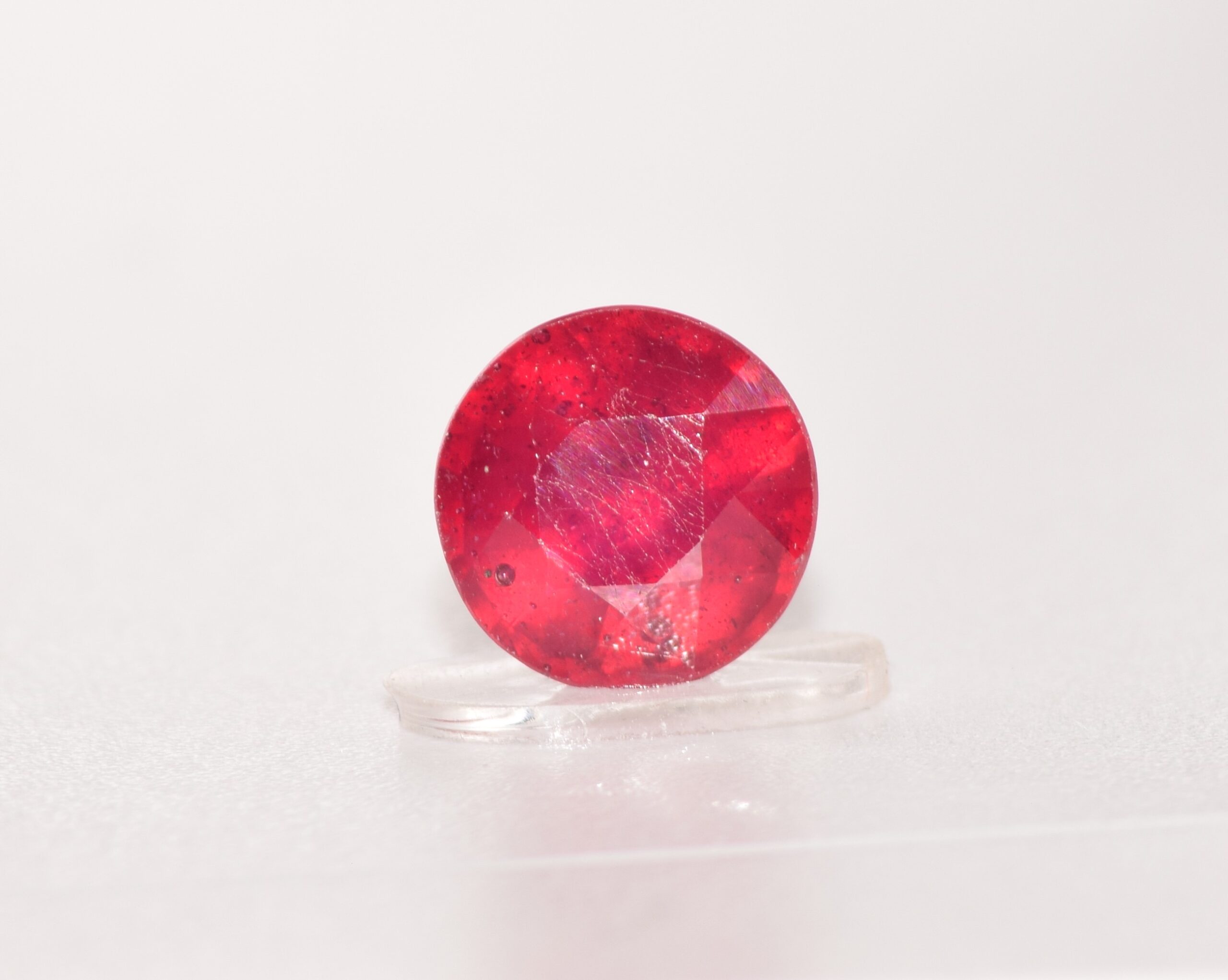 Ruby, Vivid Red Mozambique Round Cut – 5.20 Carats - Image 2