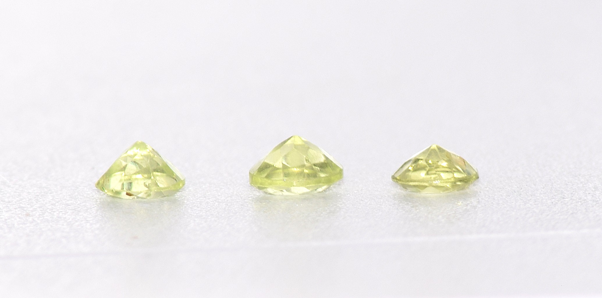 Peridot, Radiant Green Gem Set – 14 Pieces, 2.7 Carats - Image 4