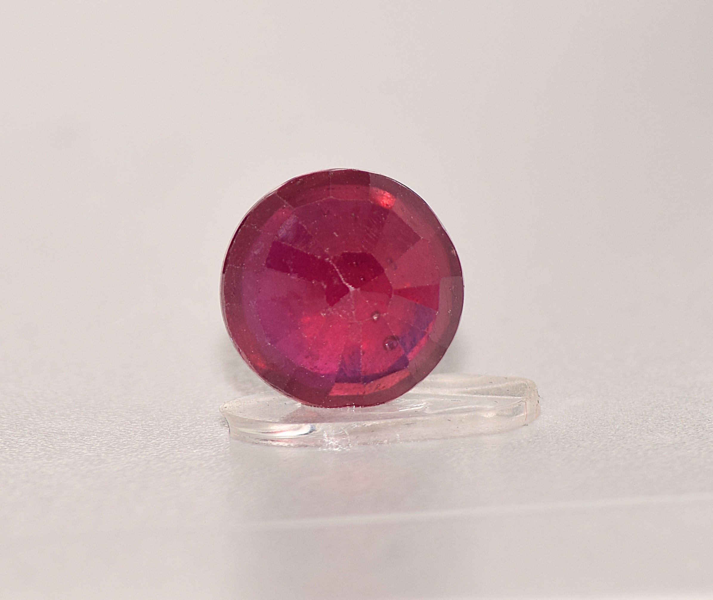 Ruby, Vivid Red Mozambique Round Cut – 5.20 Carats - Image 3