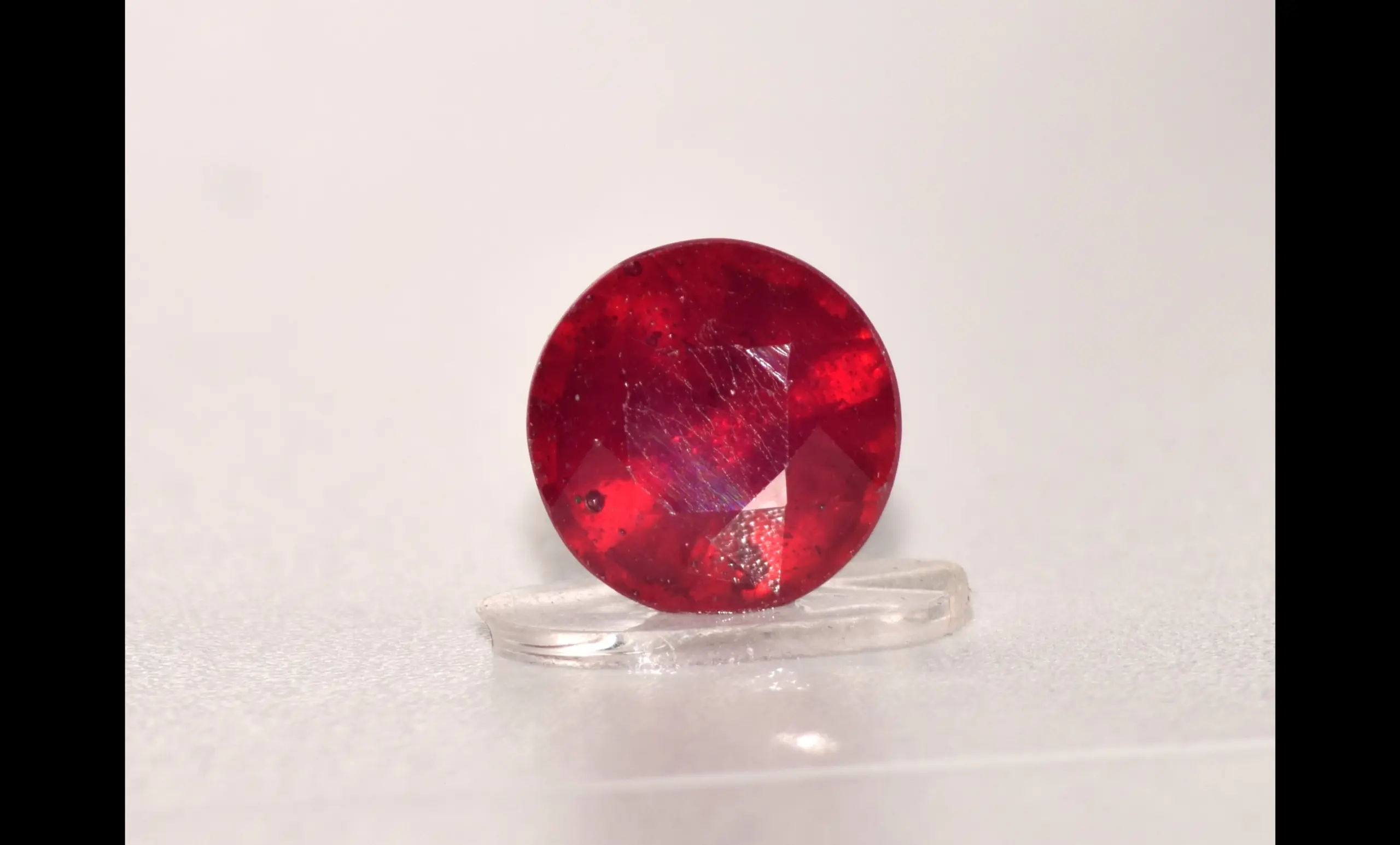 Ruby, Vivid Red Mozambique Round Cut – 5.20 Carats