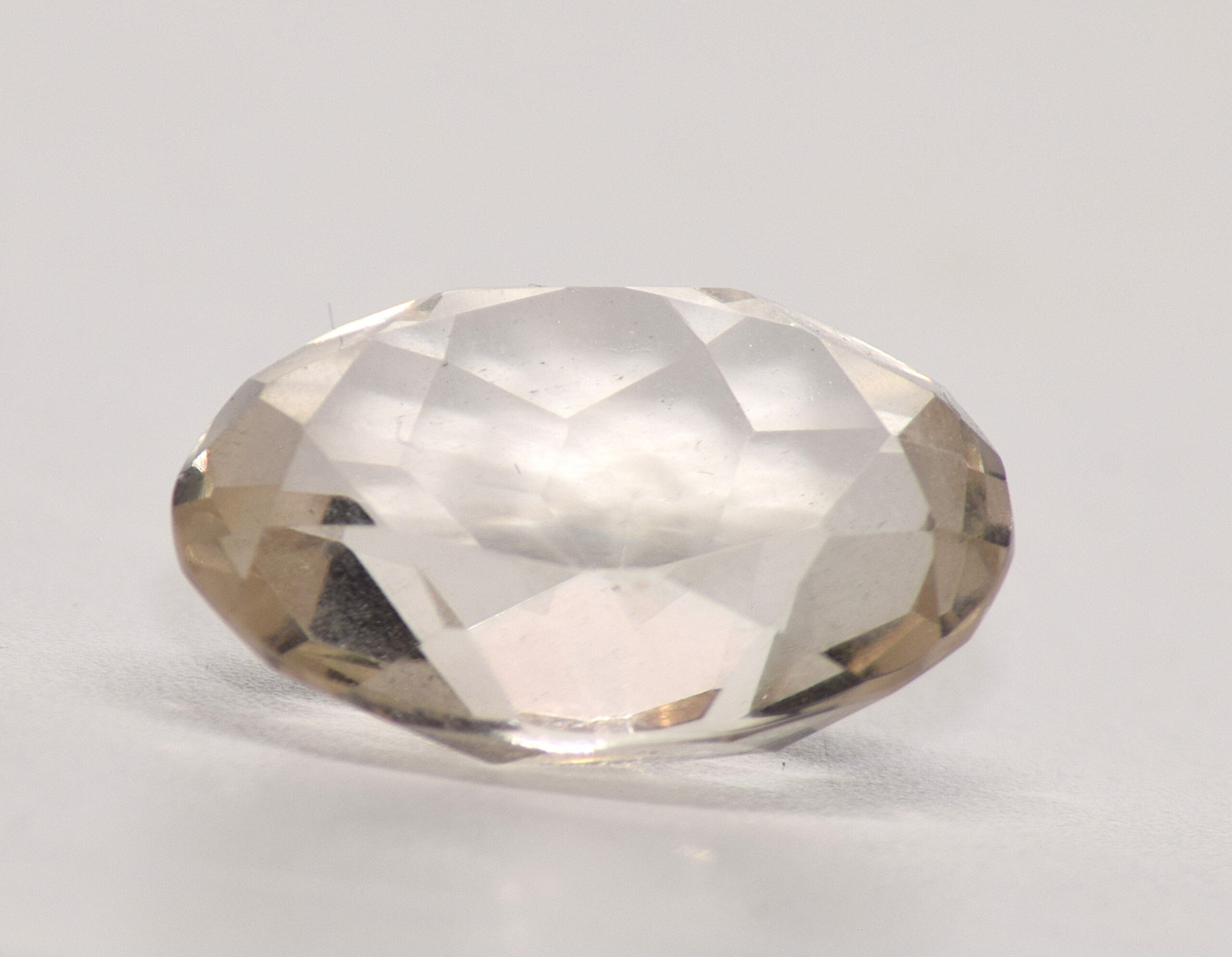 Quartz, Colorless Oval Faceted Gemstone – 16.31 Carats - Image 3