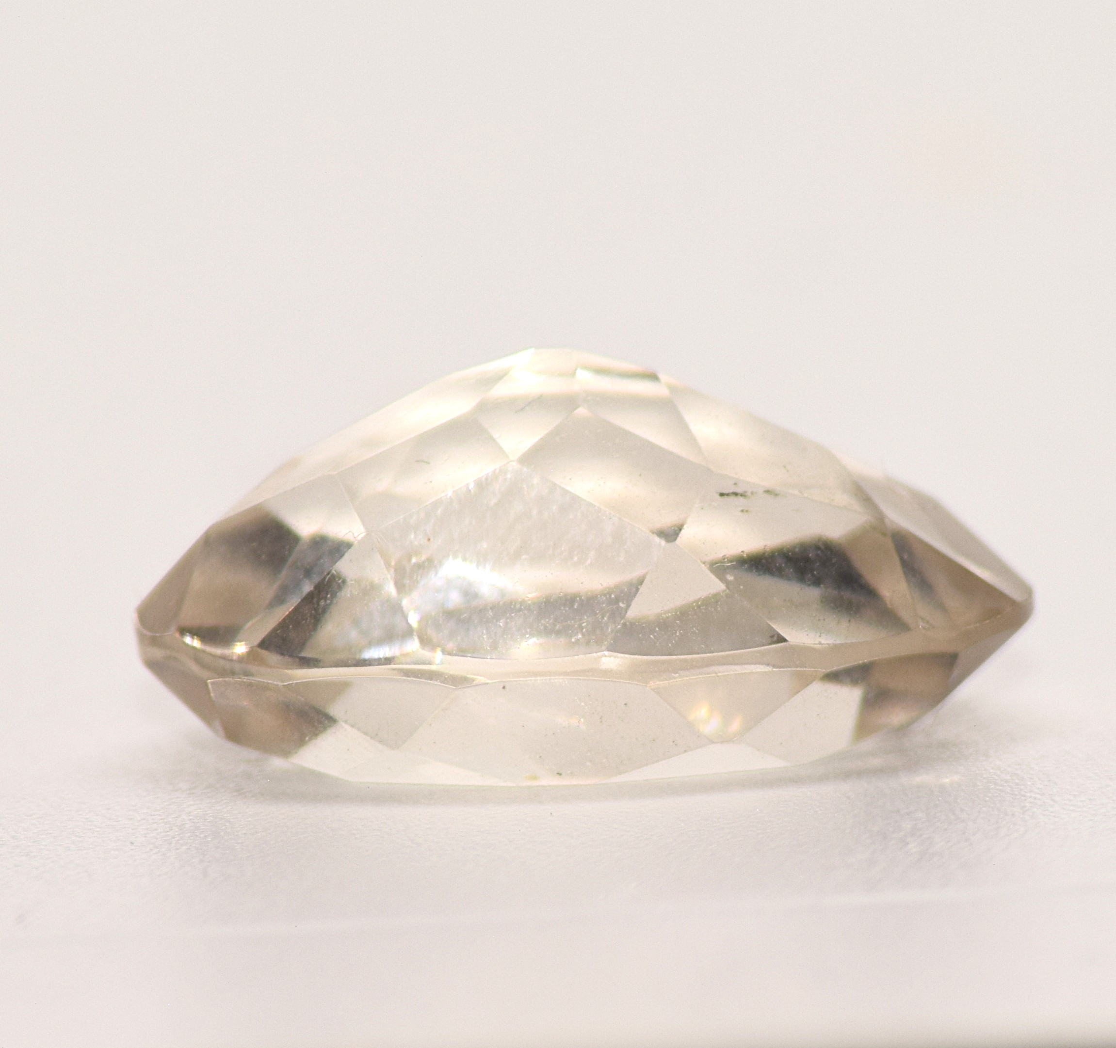Quartz, Colorless Oval Faceted Gemstone – 16.31 Carats - Image 4