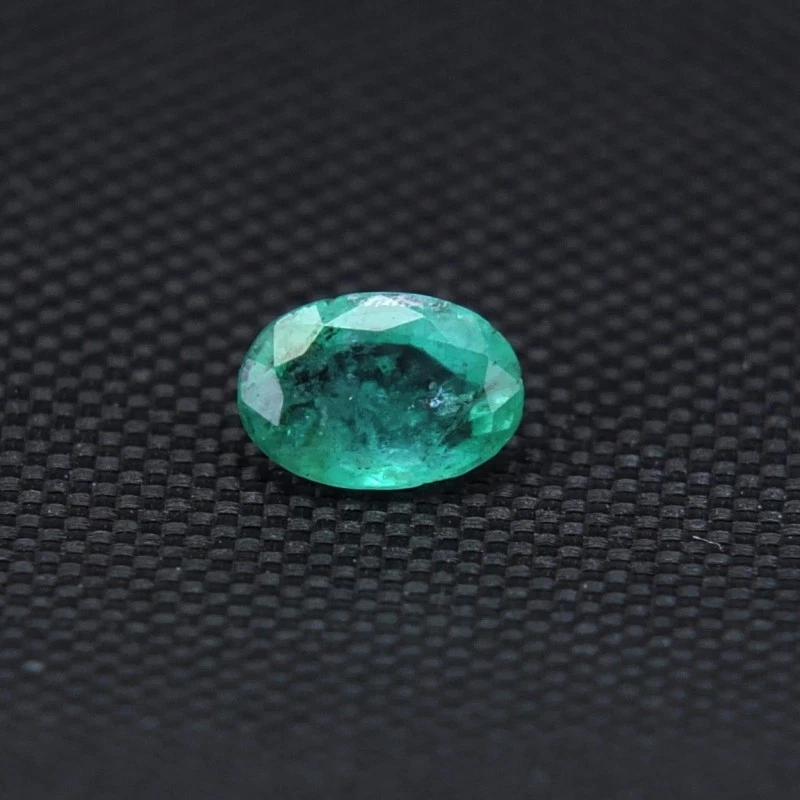 Emerald, Glowing Green Oval Cut Gemstone – 0.48 Carats - Image 2