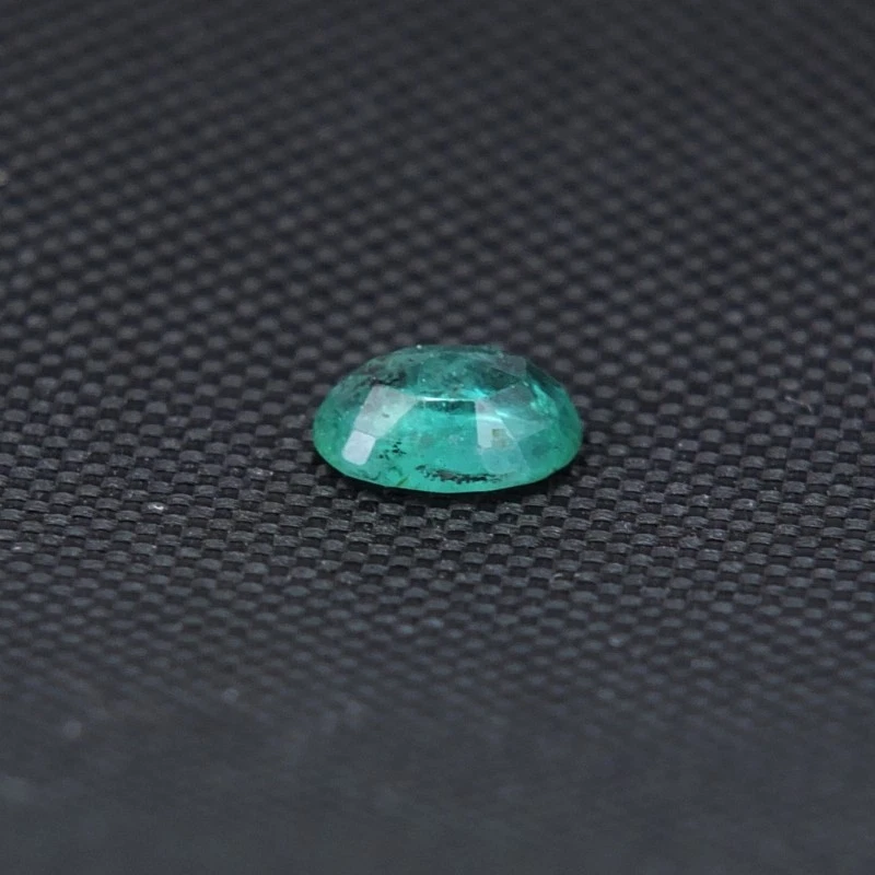 Emerald, Glowing Green Oval Cut Gemstone – 0.48 Carats - Image 3