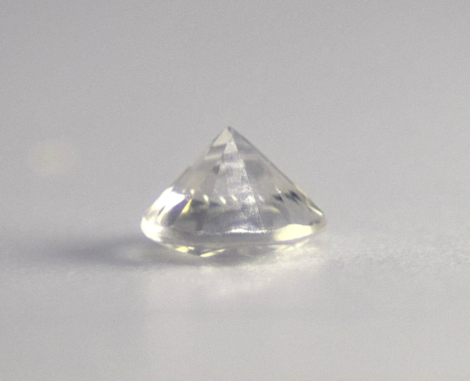 Zircon, White Round Cut Gemstone – 1.28 Carats - Image 2