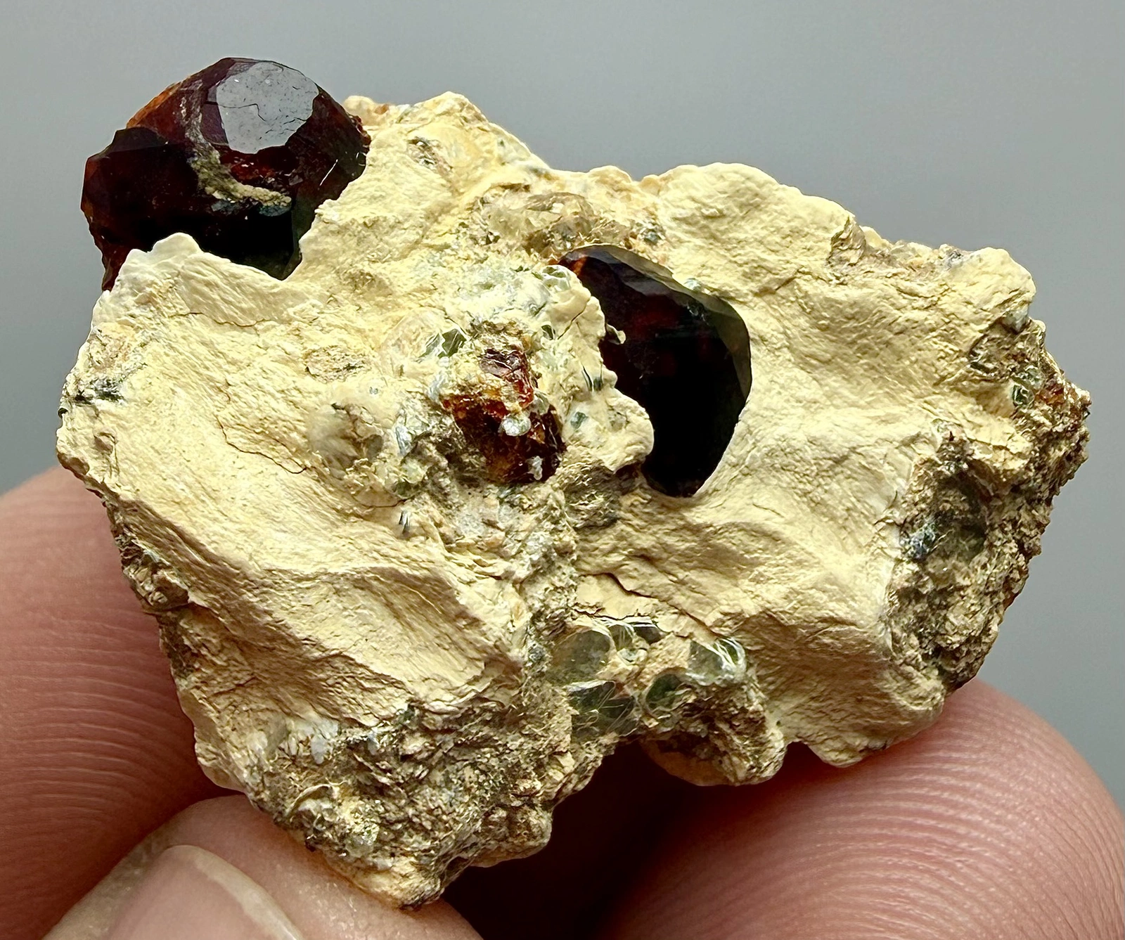 Clinohumite Crystals on Matrix – vivid red, 32 × 27 × 19 mm - Image 3