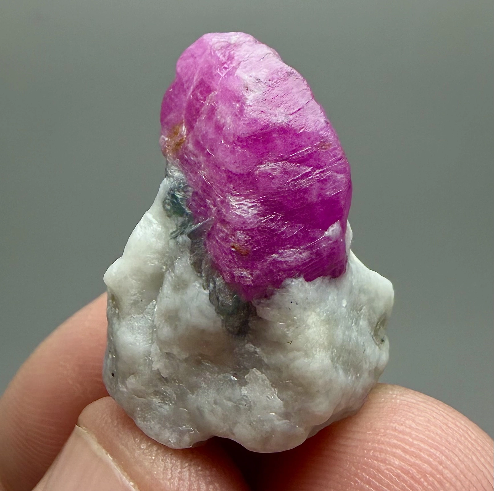 Ruby Crystal on Calcite Matrix – 25 × 18 × 15 mm - Image 5
