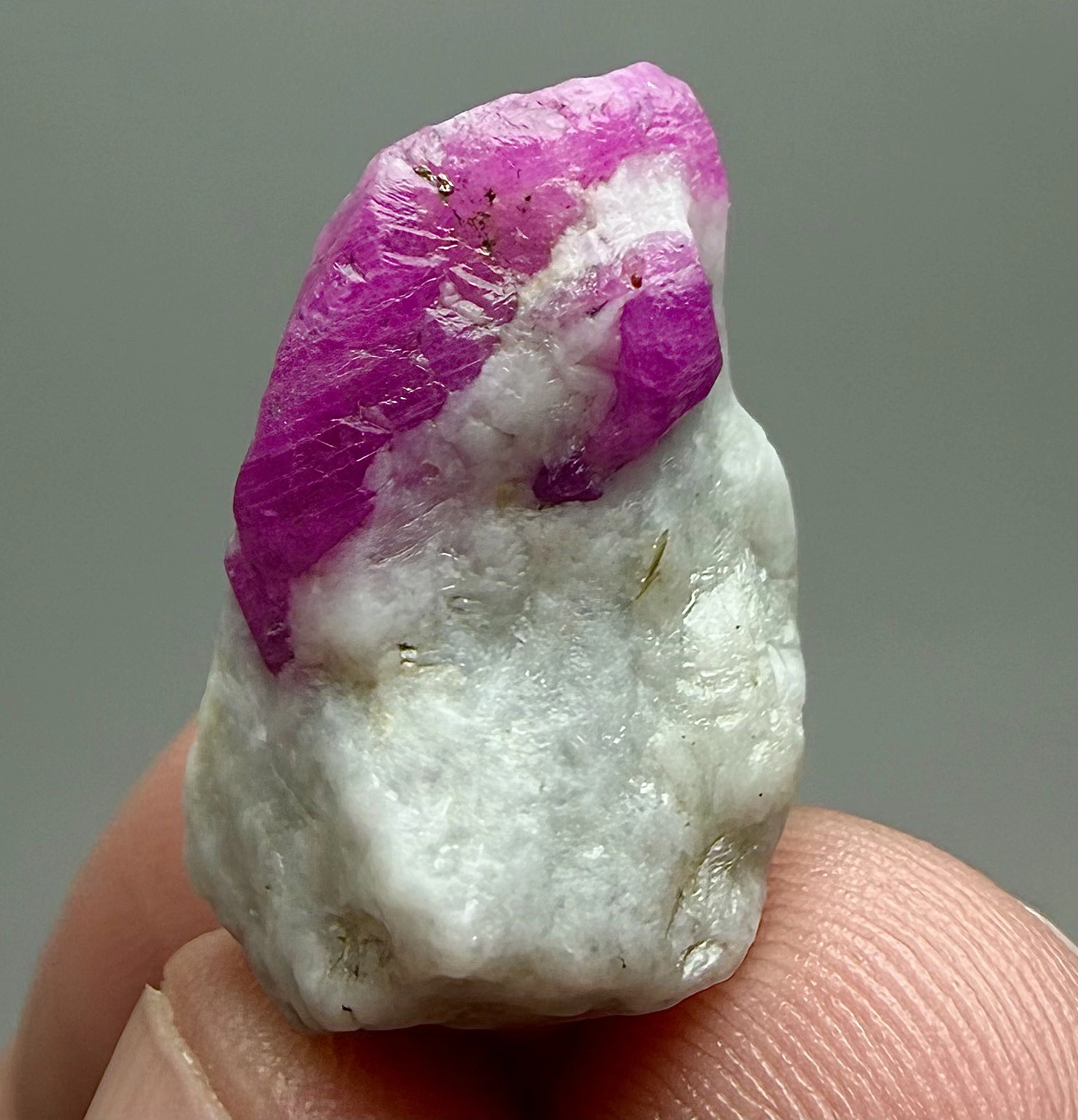 Ruby Crystal on Calcite Matrix – 25 × 18 × 15 mm - Image 2