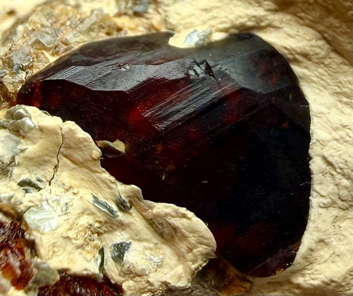 Clinohumite Crystals on Matrix – vivid red, 32 × 27 × 19 mm - Image 5