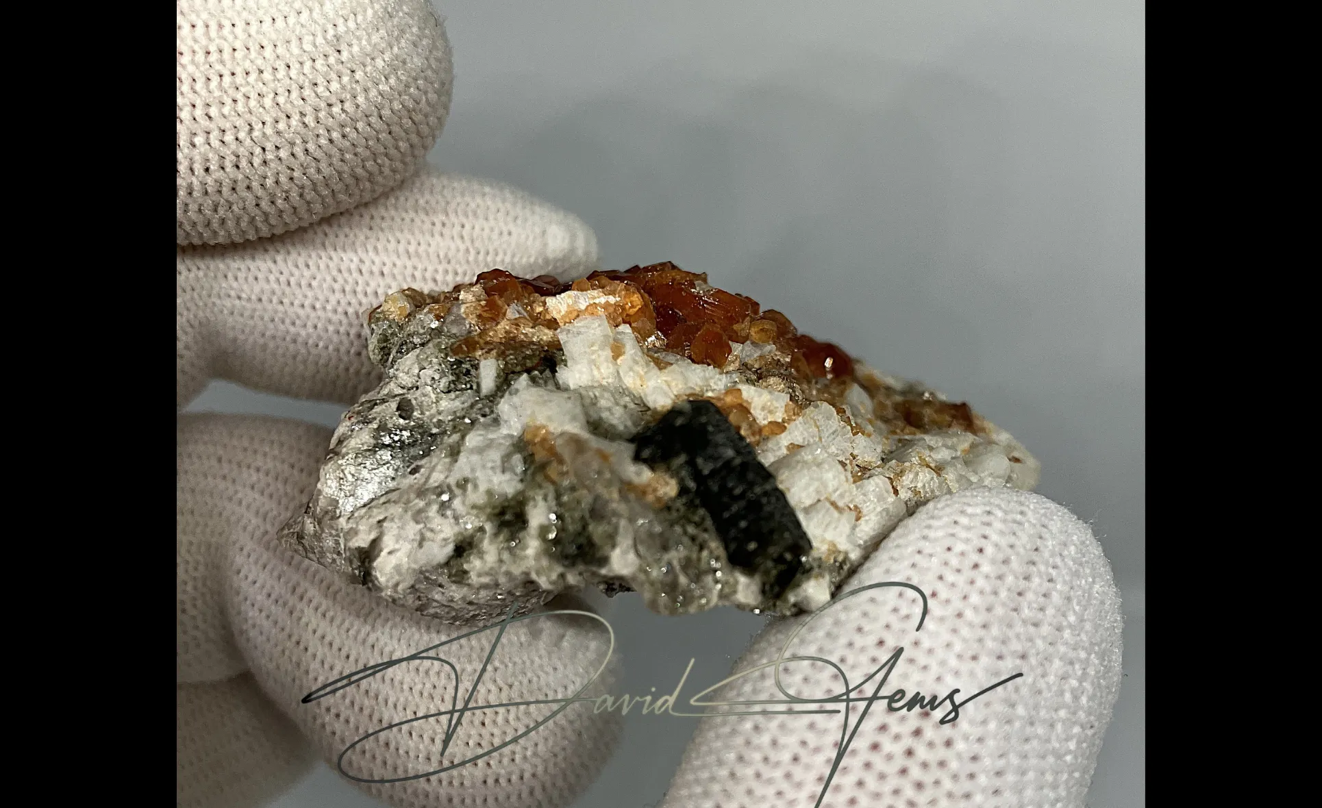 Spessartine Garnet Crystal on Matrix – 49 × 38 × 22 mm - Image 6