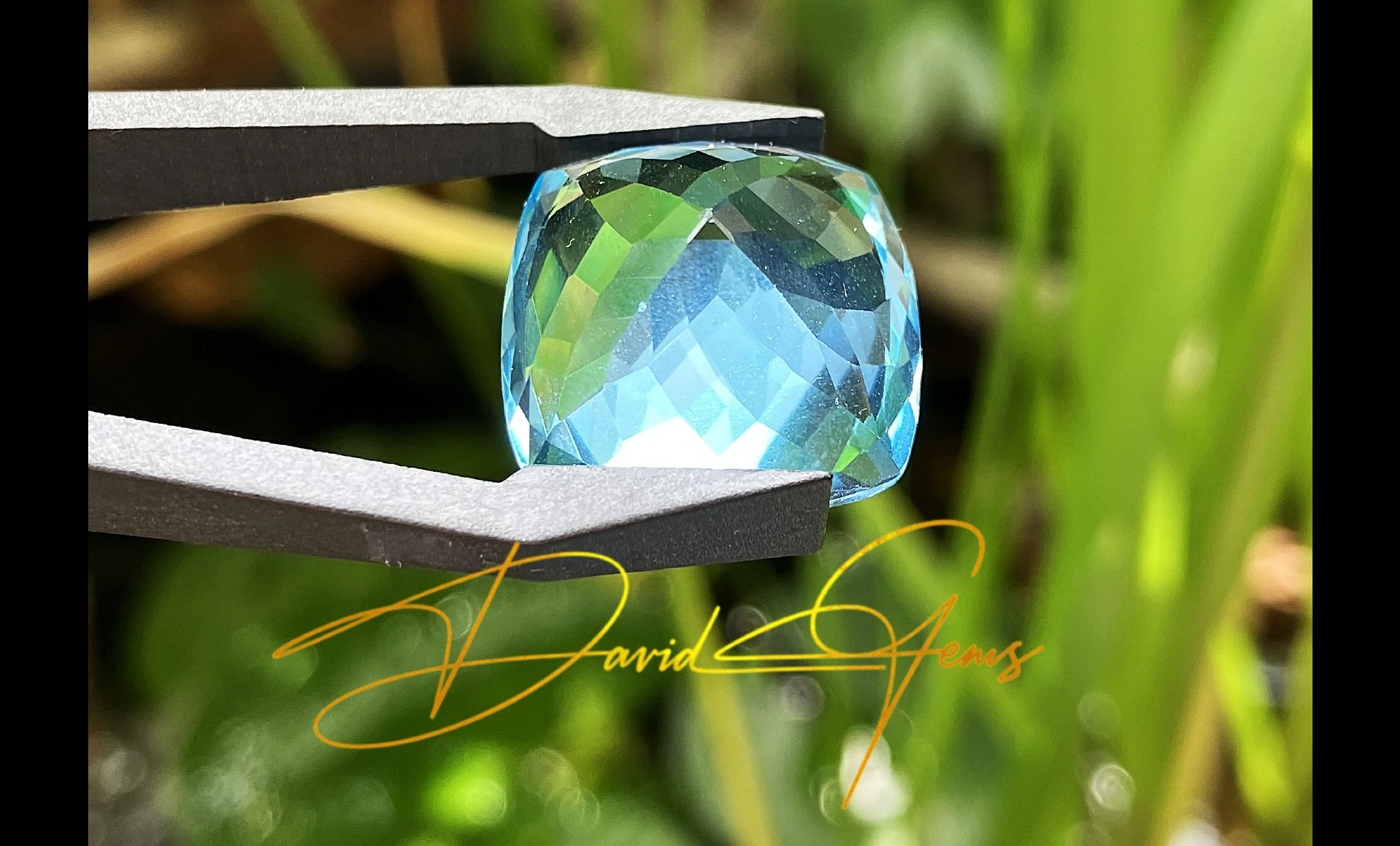 Topaz, Intense Blue Gemstone – 25.7 Carats - Image 2