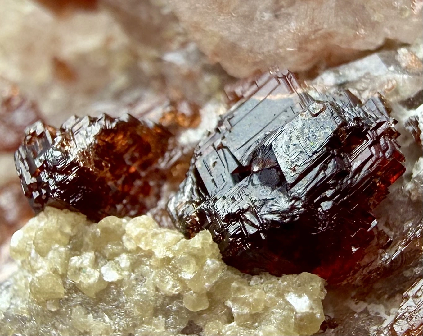 Spessartine Garnet Crystal Specimen with Quartz – 15 g - Image 2