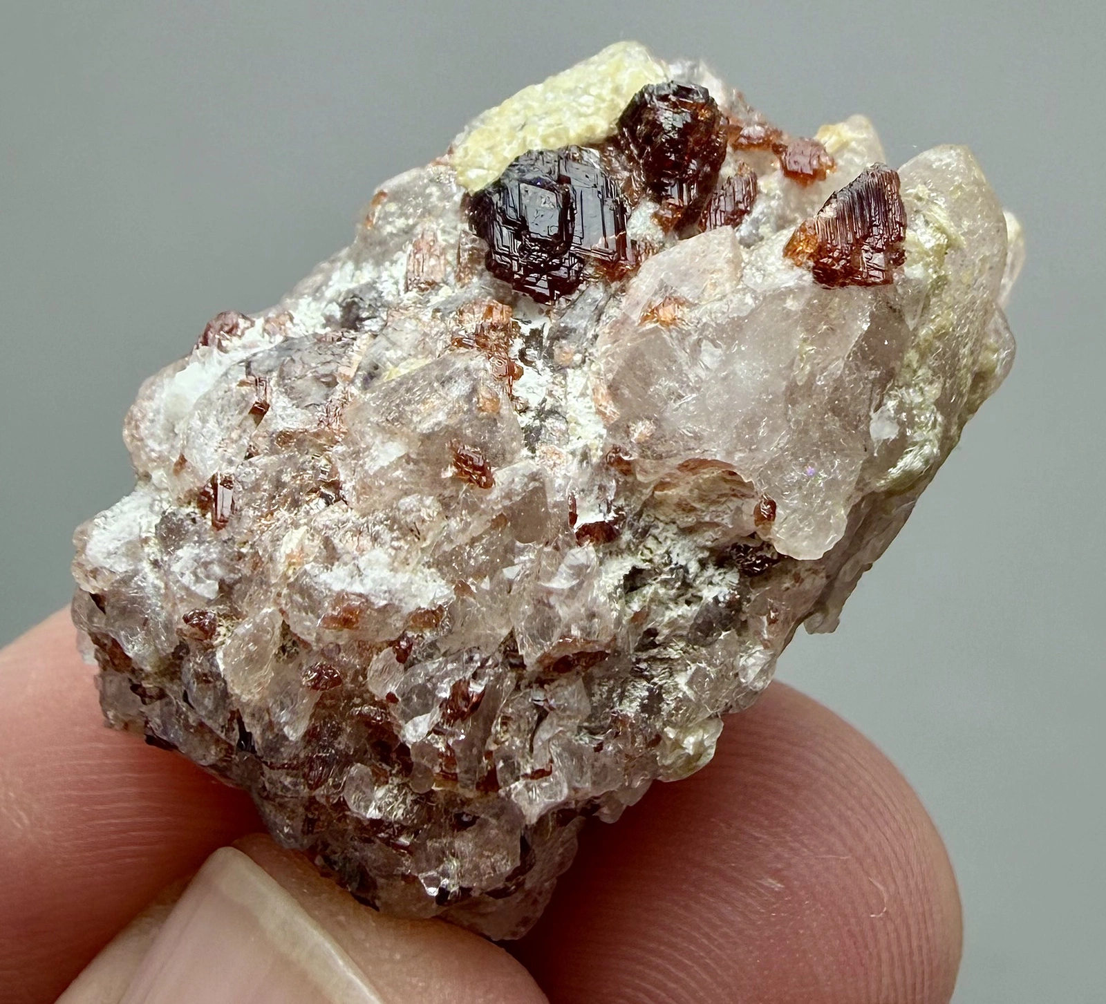 Spessartine Garnet Crystal Specimen with Quartz – 15 g - Image 4