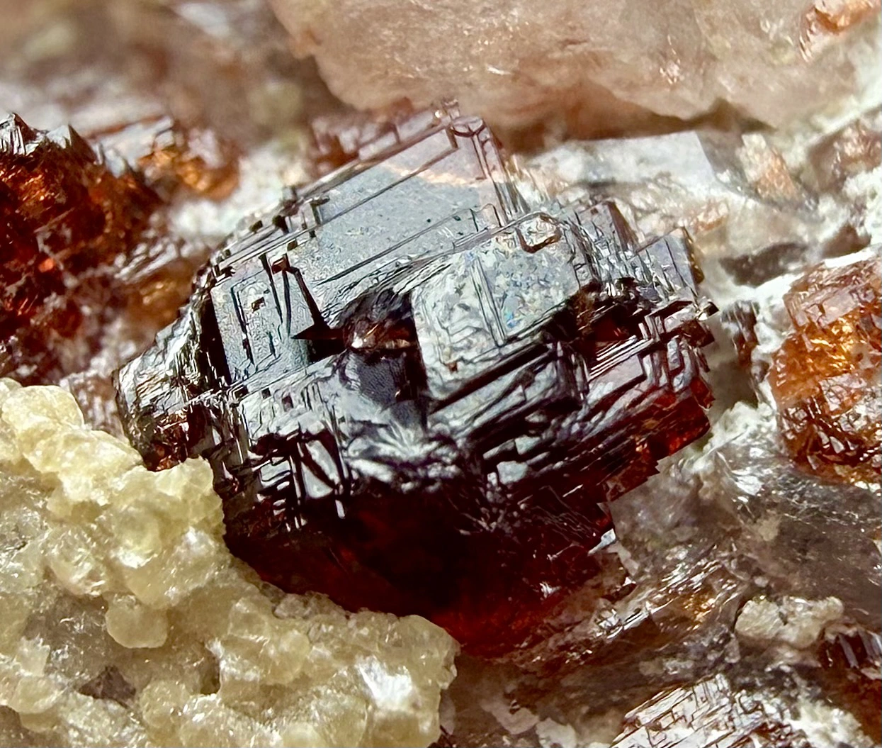 Spessartine Garnet Crystal Specimen with Quartz – 15 g - Image 5