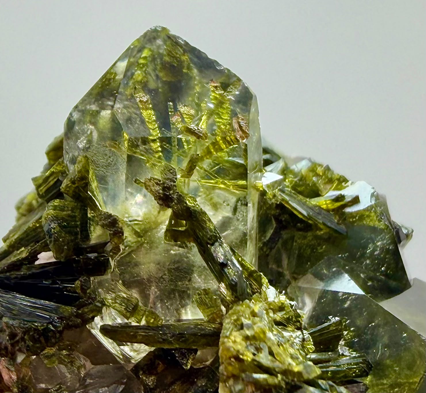 Epidote Crystal with Quartz on Matrix – Vivid Green Mineral - Image 5