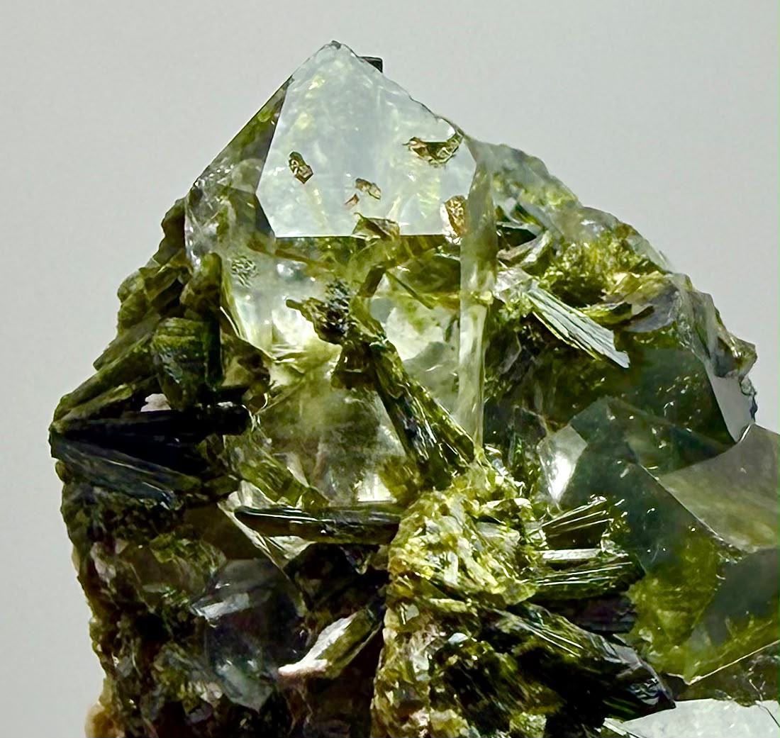 Epidote Crystal with Quartz on Matrix – Vivid Green Mineral - Image 2