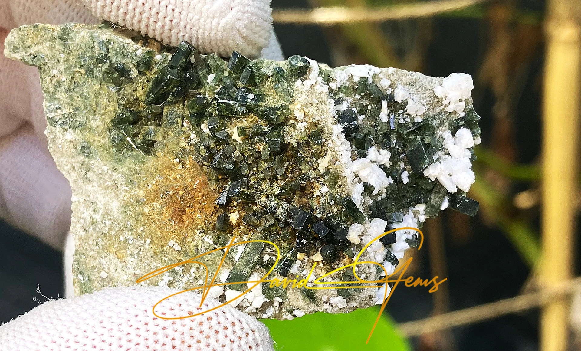 Diopside Crystals on Matrix - 23 g from Skardu, Pakistan - Image 4